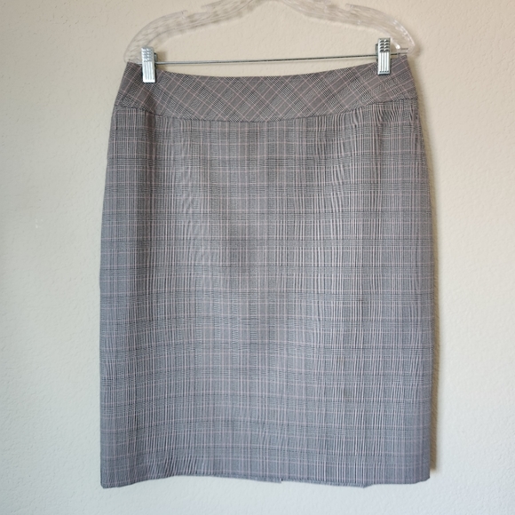 Dresses & Skirts - Gray & Black Plaid Skirt, Size 10